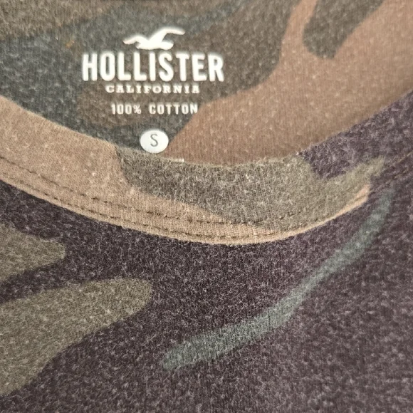 Hollister Men's Camouflage Tee - Black and Tan - Picture 2 of 7